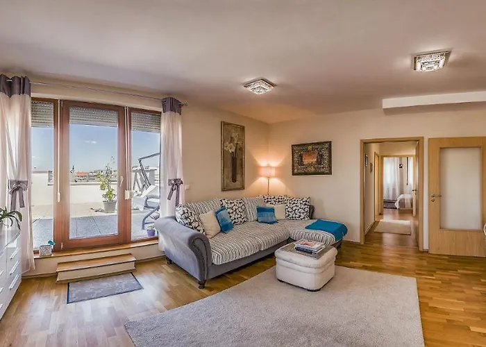 With Private 90 Sqm Rooftop, Free Parking And Air Condition * Budapesta