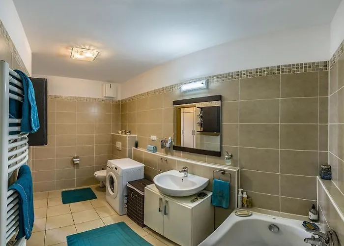 With Private 90 Sqm Rooftop, Free Parking And Air Condition Apartment *